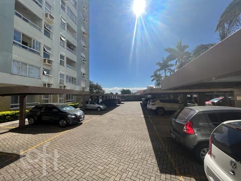 Image 31 - 250083